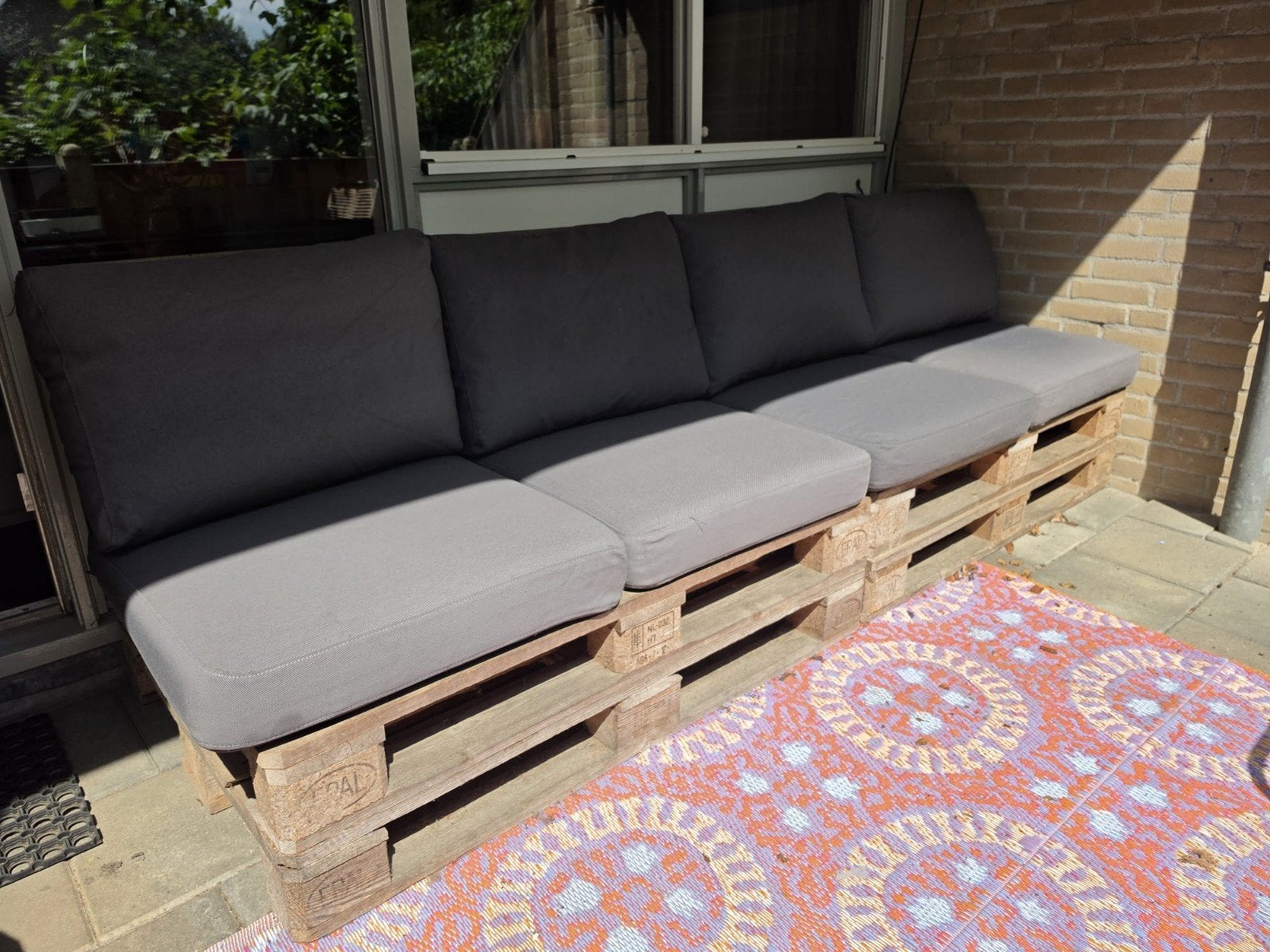 Palletbank met kussens, Tuin en Terras, Tuinsets en Loungesets, Ophalen of Verzenden, Hout, Bank, 3 zitplaatsen