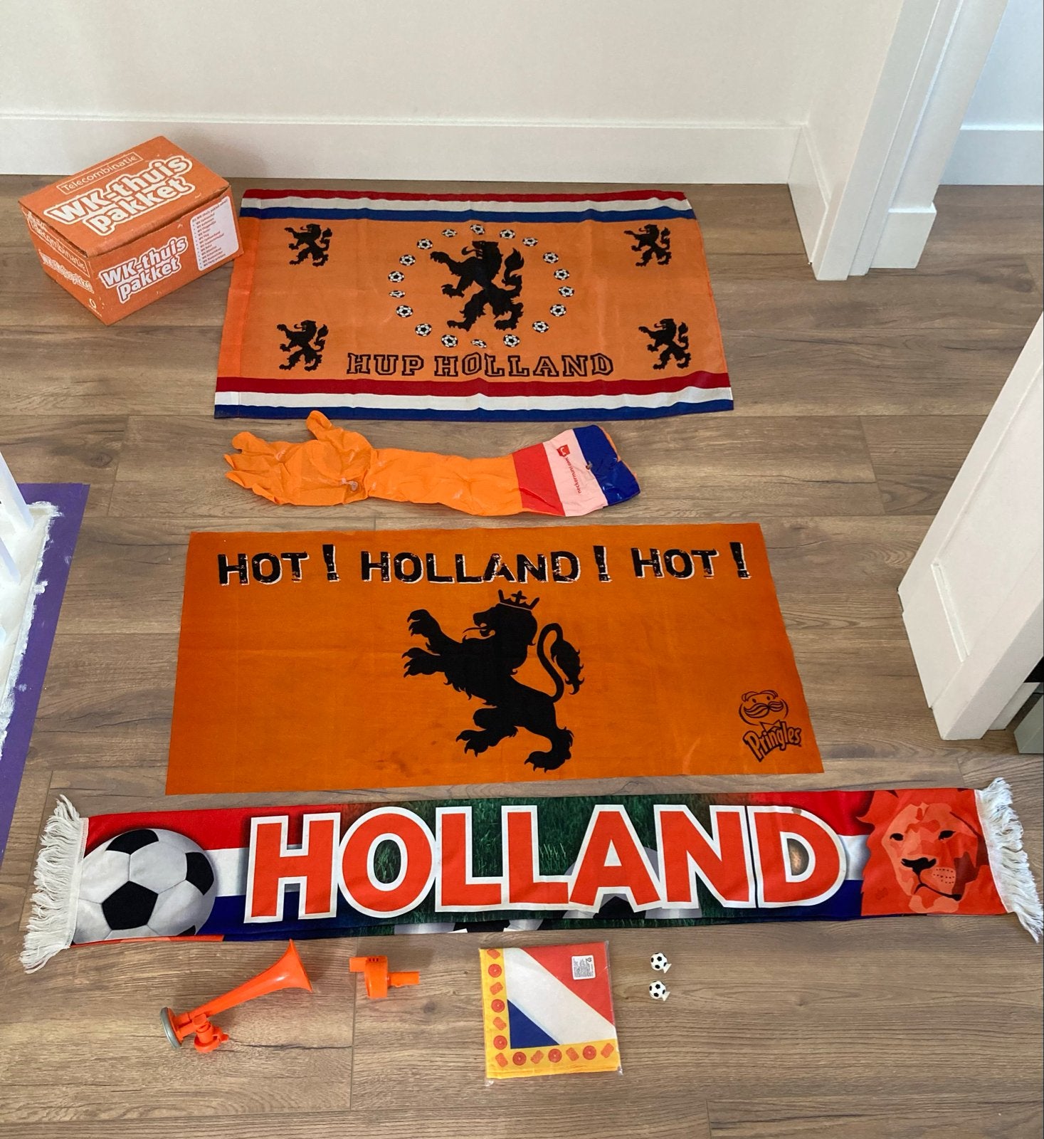 Oranje WK/EK Fanpakket: o.a. Sjaal, Vlag, Hand, Toeter, Ophalen of Verzenden, Gebruikt