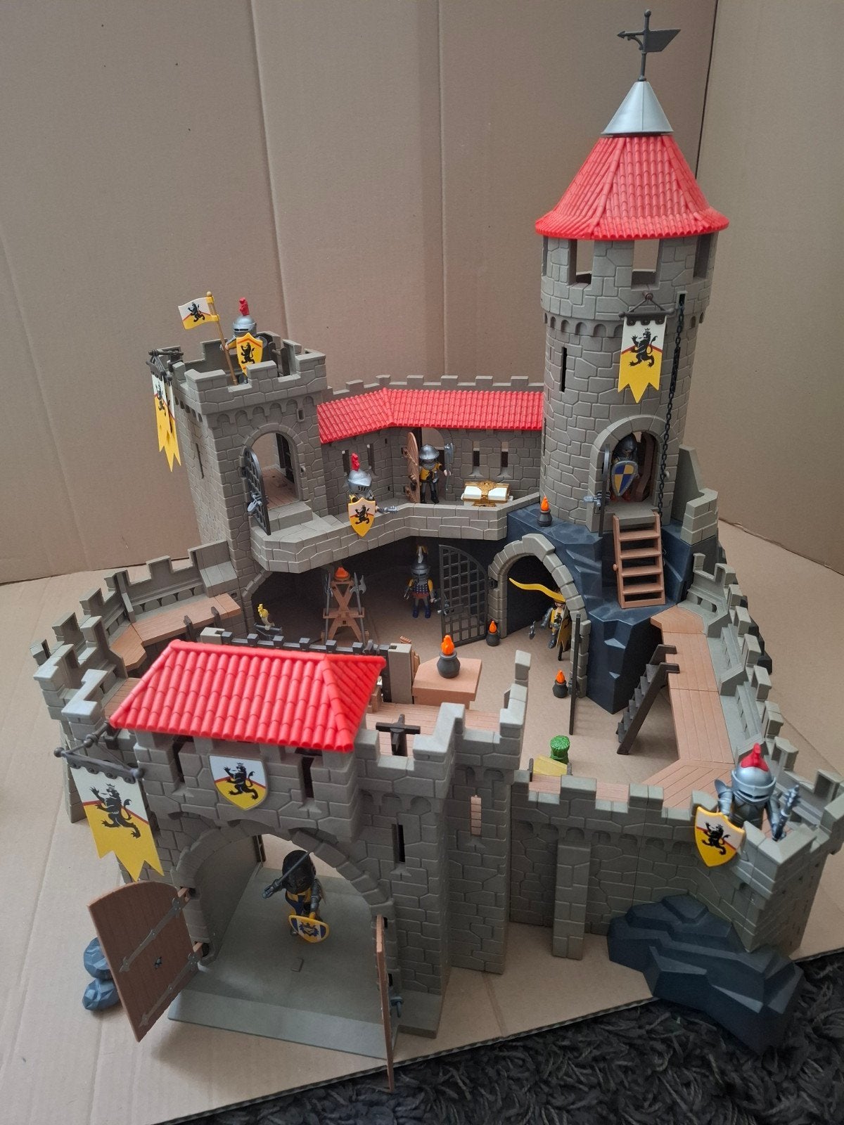 Foto 2 van Playmobil Kasteel van de Leeuwenridders 4865 met extra's