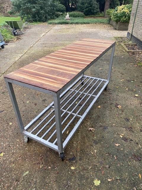 2 mobiele horeca werkbanken en div rvs tafels, Ophalen, Nieuw, 170 cm of meer