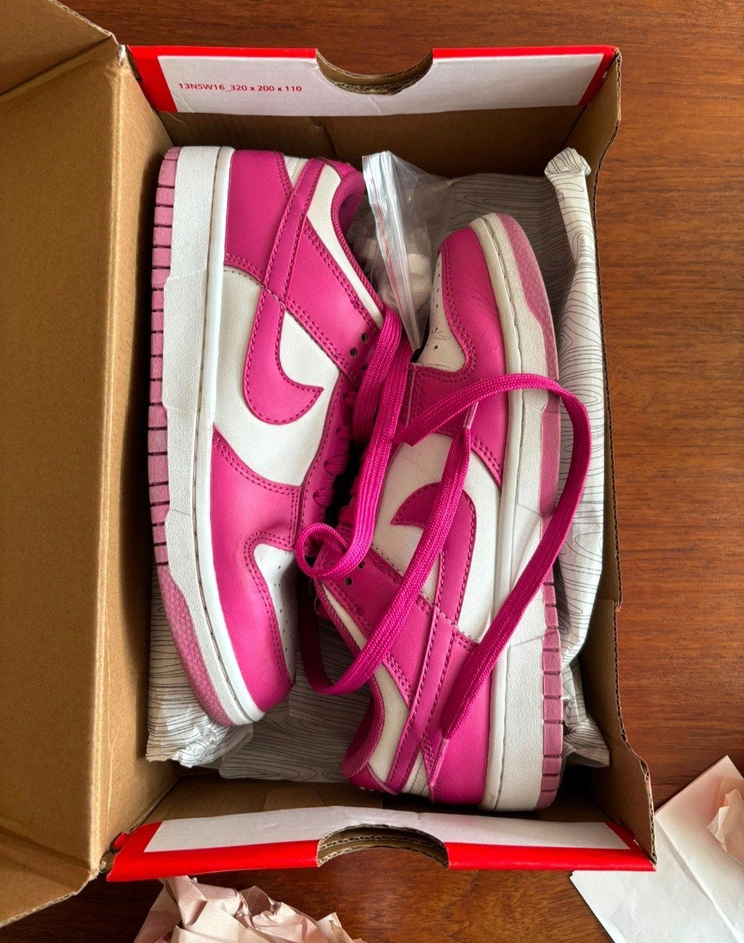 Nike Dunk Low Fushsia - maat 37,5, Nike, Ophalen of Verzenden, Sneakers of Gympen, Roze