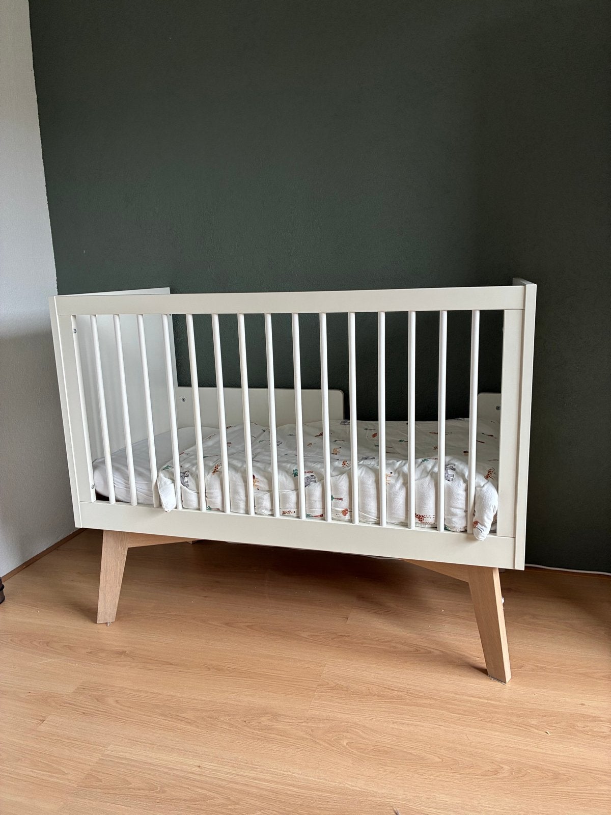 Kidsmill Sixties Ledikant & Commode - Wit/Naturel, Ophalen, Verstelbaar, 70 cm of minder, Wit