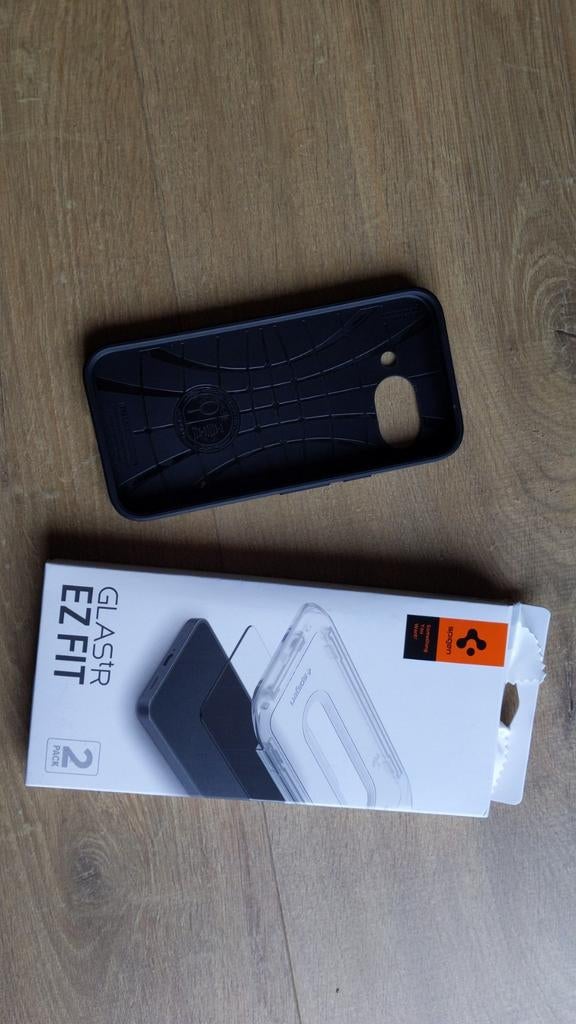 Zwart hoesje en screenprotector Spigen voor Google Pixel 9a, Ophalen of Verzenden, Zo goed als nieuw, Frontje of Cover