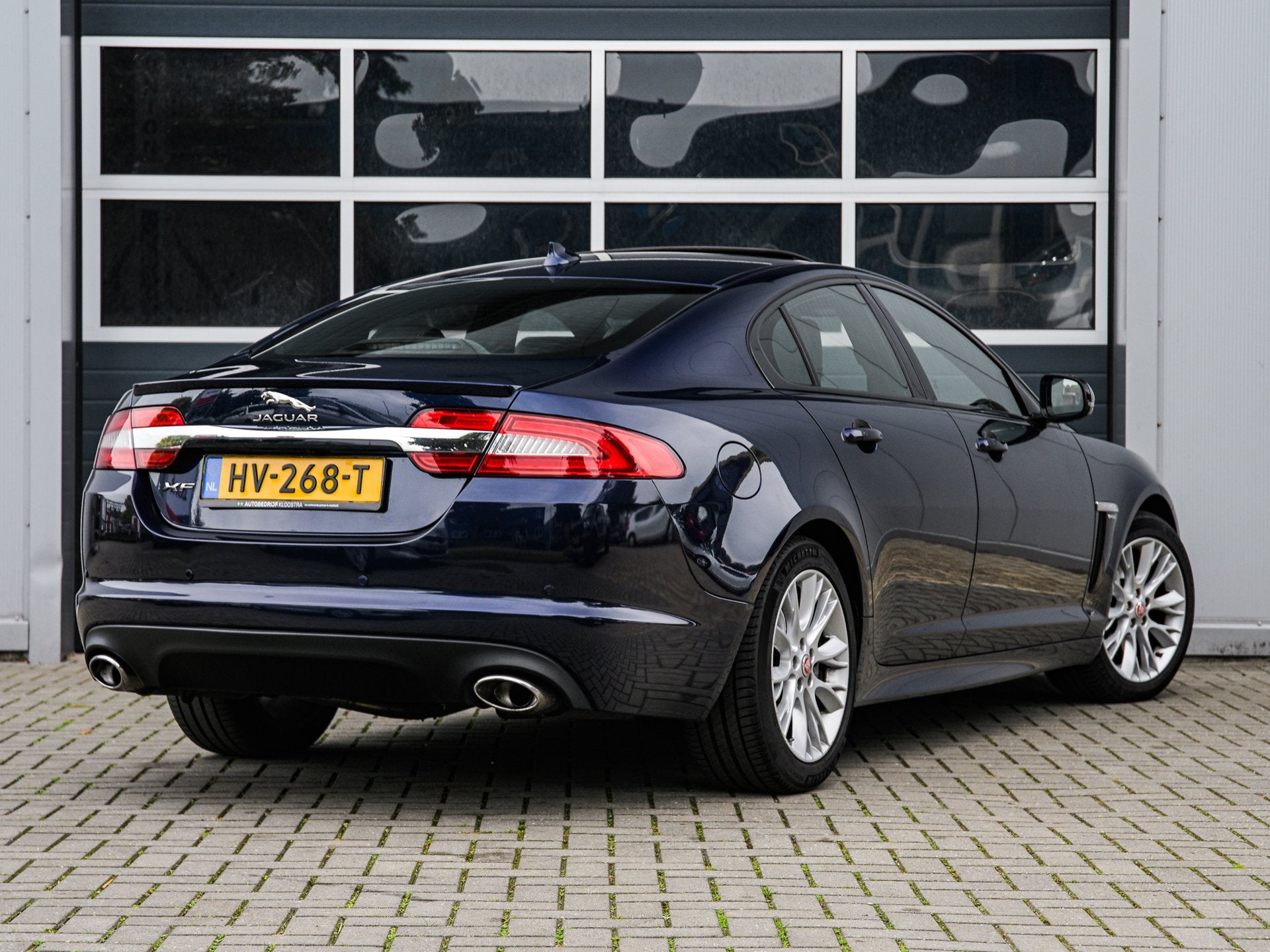 Jaguar XF 2.2d R-Sport | Schuifdak | Xenon | Keyless | Leder, Auto's, Automaat, Achterwielaandrijving, Gebruikt, Zwart