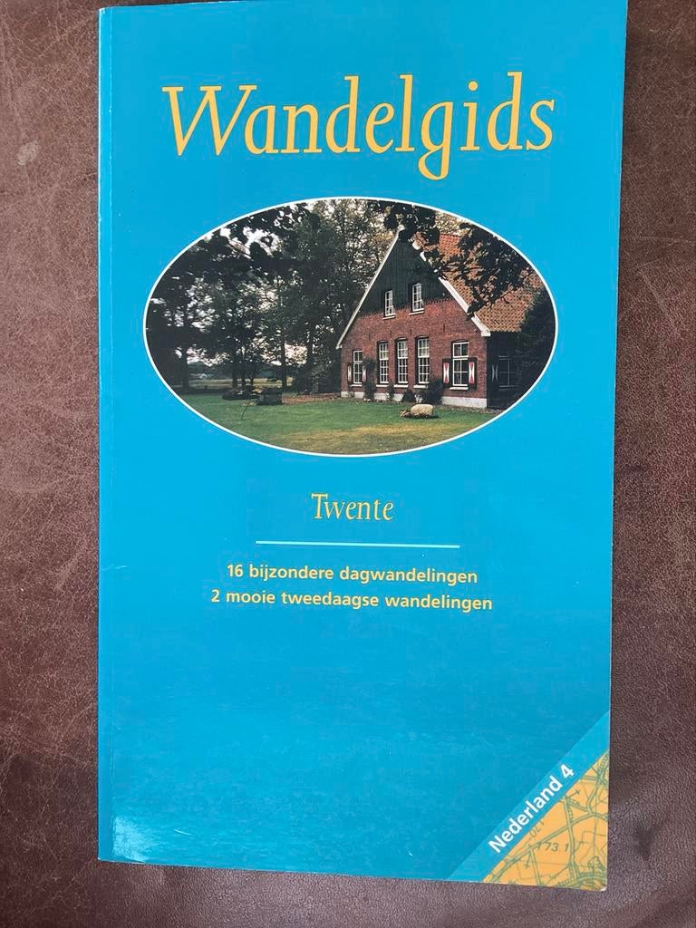 Wandelgids Twente: 16 dagwandelingen & 2 tweedaagse, Fiets- of Wandelgids, Ophalen of Verzenden, Benelux, Gelezen