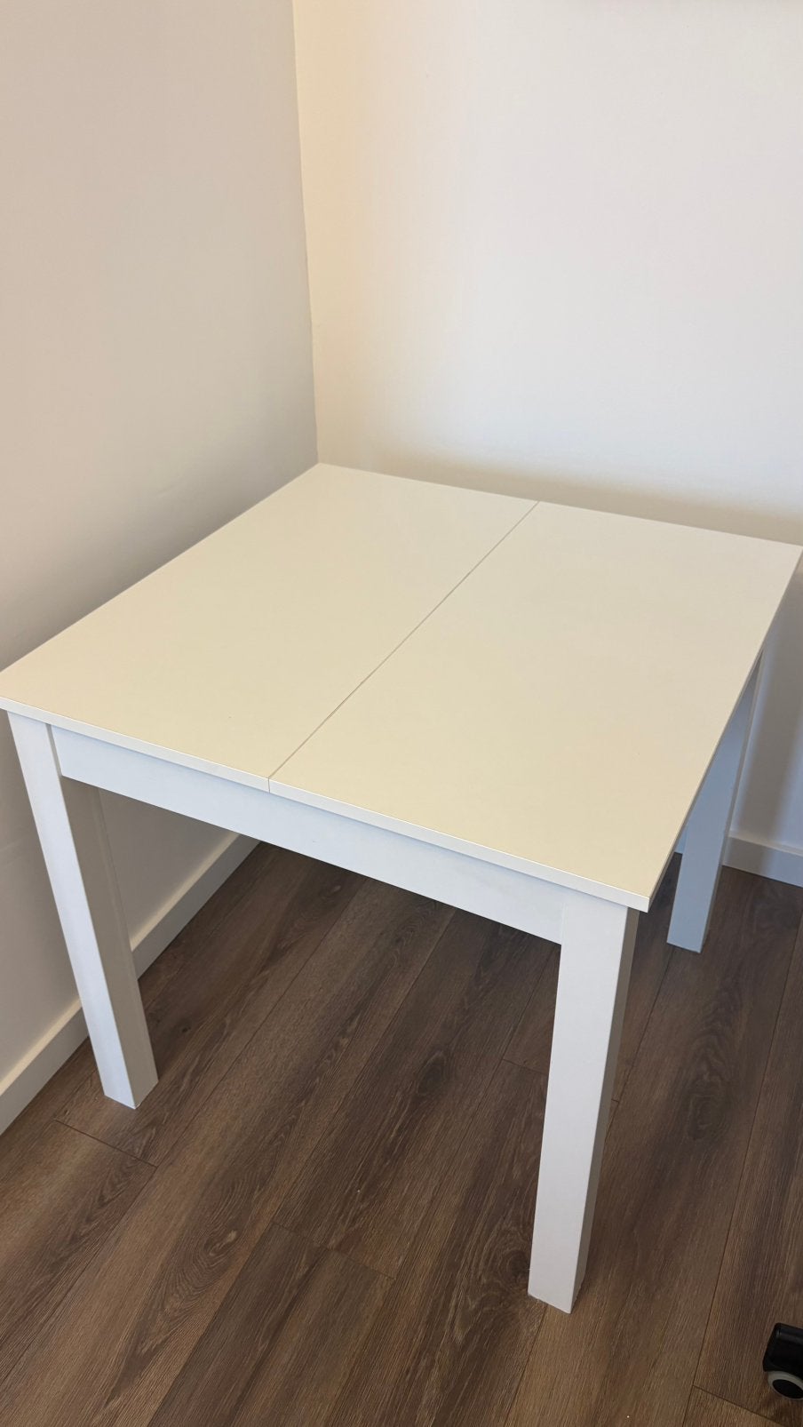 Uitschuifbare witte eettafel, Huis en Inrichting, Ophalen, Gebruikt, 100 tot 150 cm, Vierkant