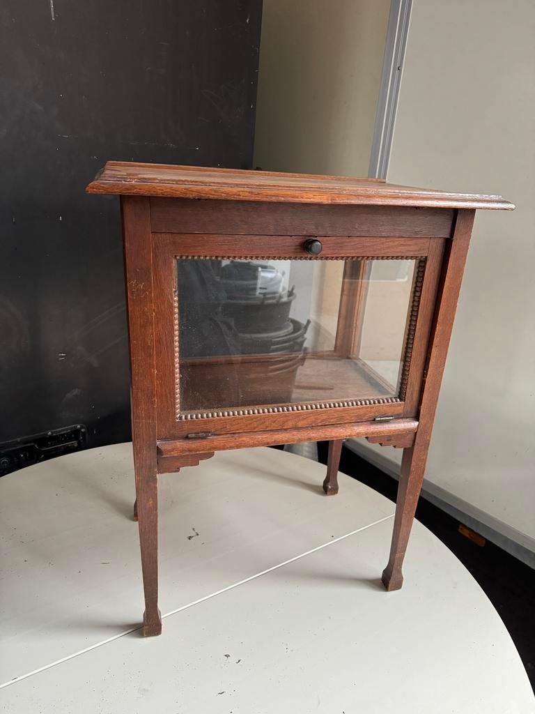 Antieke houten vitrinekast - klein model, Ophalen of Verzenden, Zo goed als nieuw, Minder dan 45 cm