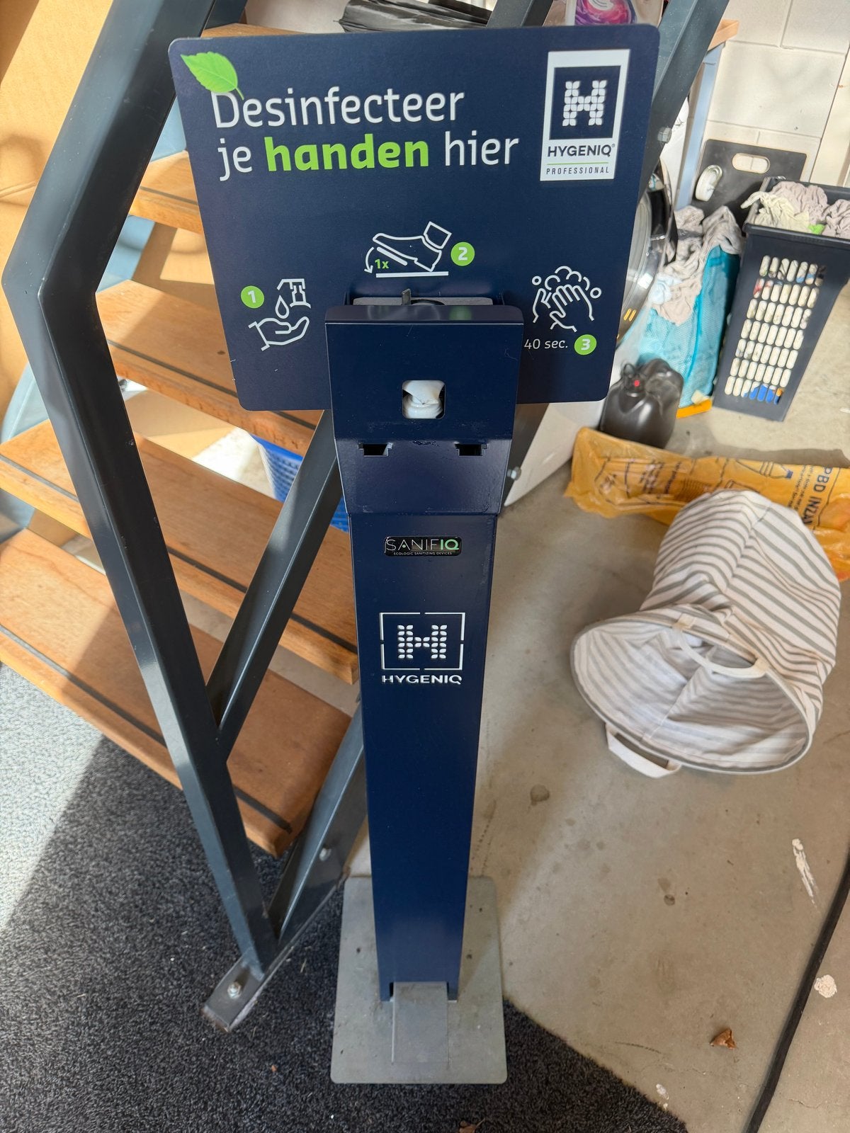 Hygeniq desinfectie zuil paal met voet bedieninge, Ophalen of Verzenden