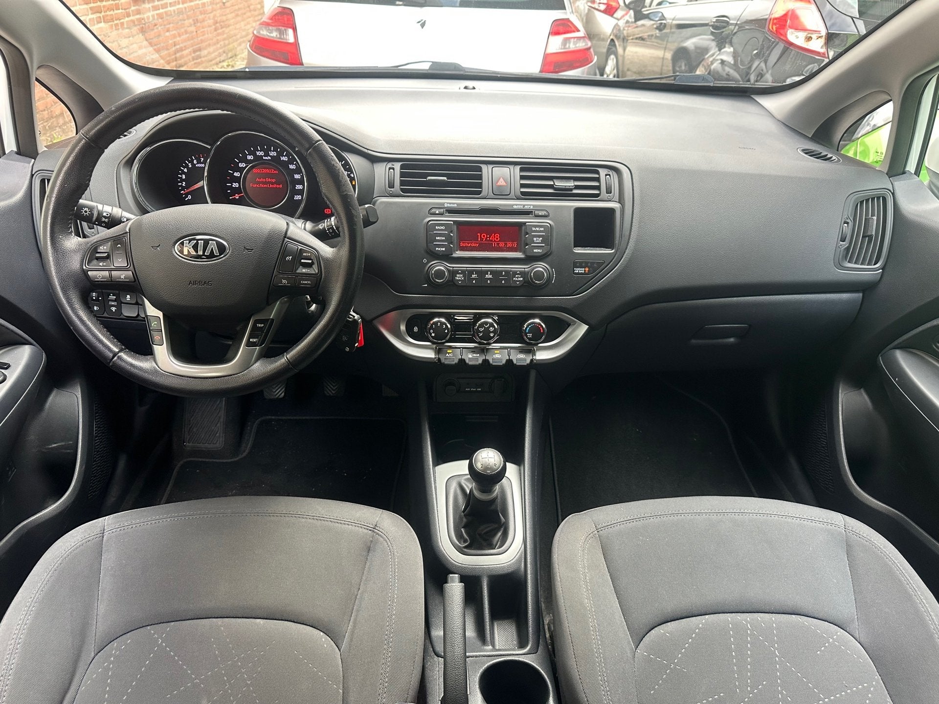 Kia Rio 1.2 CVVT Design Edition / Airco / Cruise / PDC / LM, Euro 5, 4 cilinders, Met garantie (alle), Wit