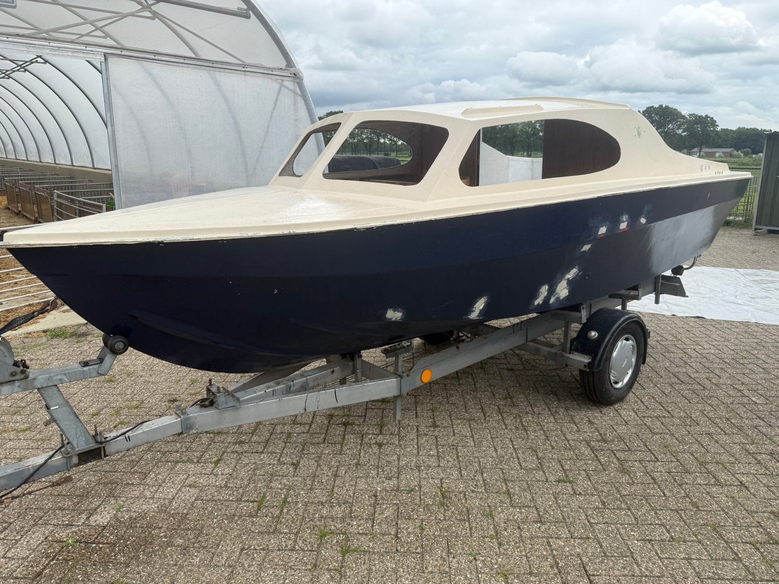 kajuitboot met Yamaha 25 pk Autolube Restauratieproject!, Ophalen, Kajuitboot, Buitenboordmotor, Trailer