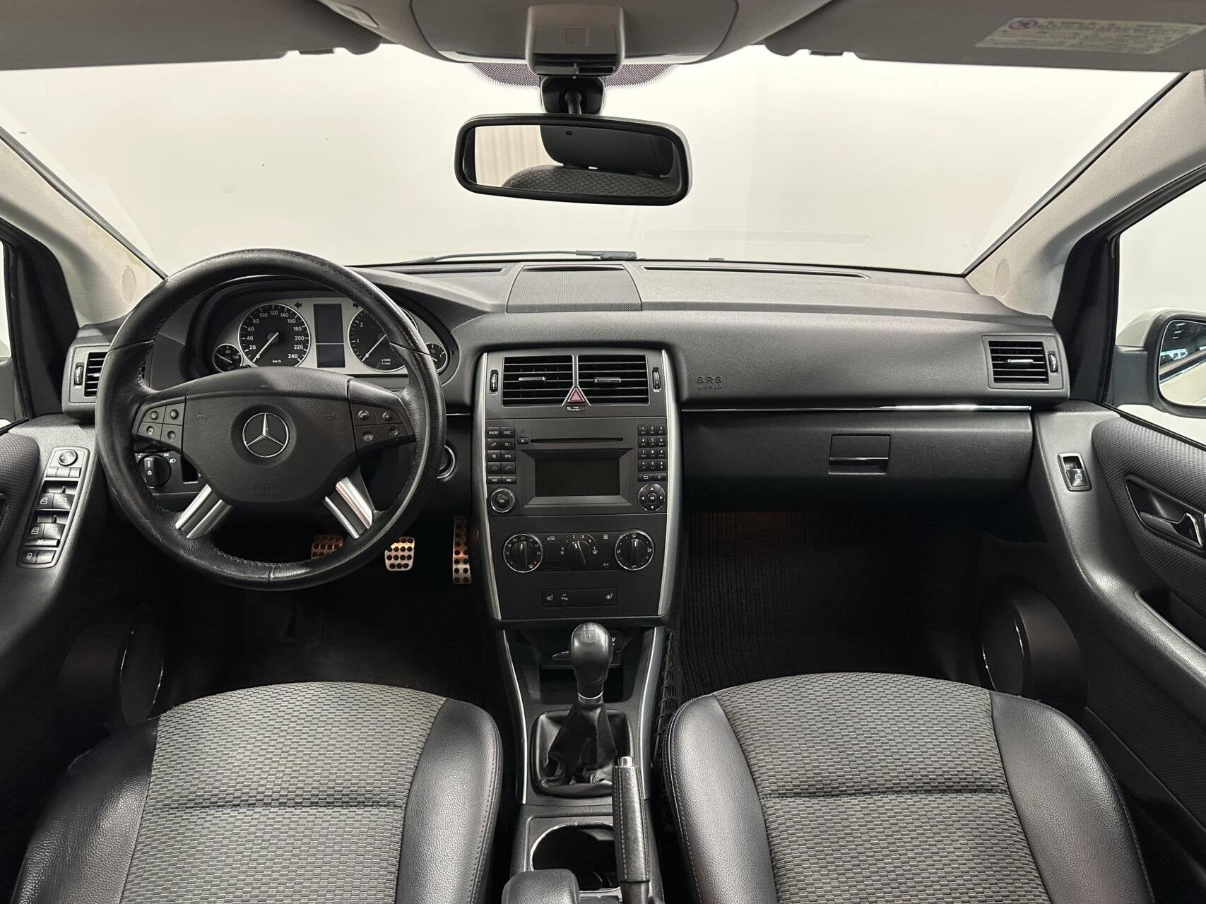 Mercedes B-klasse 200 TREKHAAK SCHUIF/OPENDAK LM AIRCO., Auto's, Voorwielaandrijving, Euro 5, 136 pk, Gebruikt