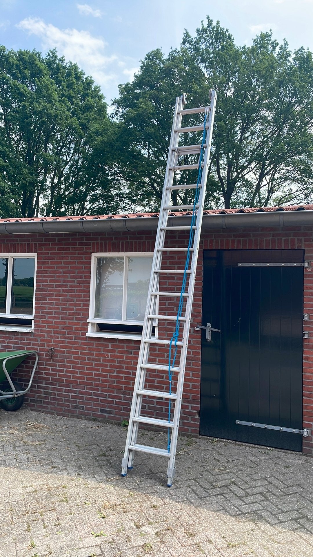 Solide trekladder 2x16 sporten, Doe-het-zelf en Verbouw, Ladders en Trappen, Ophalen, Zo goed als nieuw, 4 meter of meer
