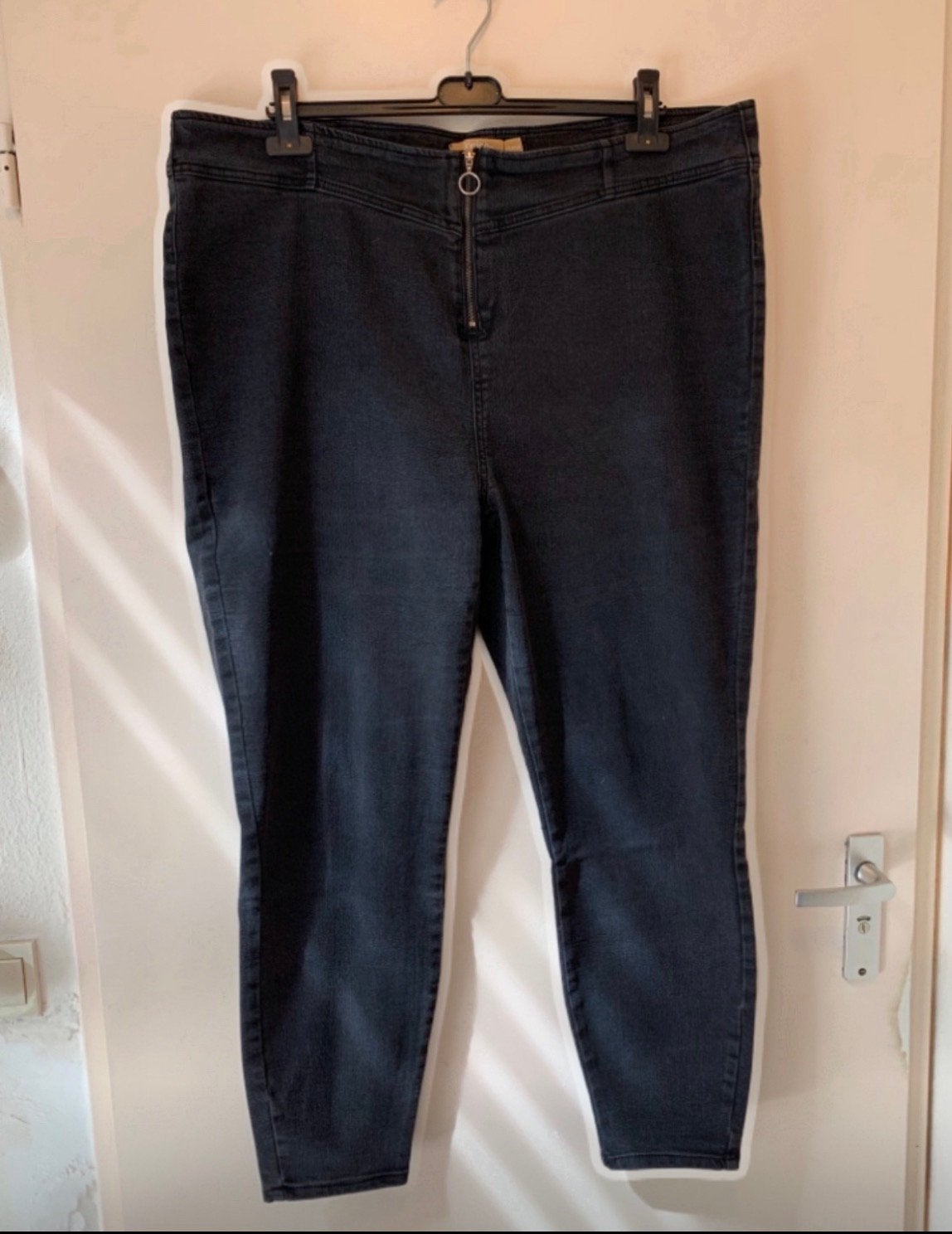 Janine. Zwarte spijkerbroek. Maat 48, Kleding | Dames, Broeken en Pantalons, Zwart, Maat 46/48 (XL) of groter, Ophalen of Verzenden