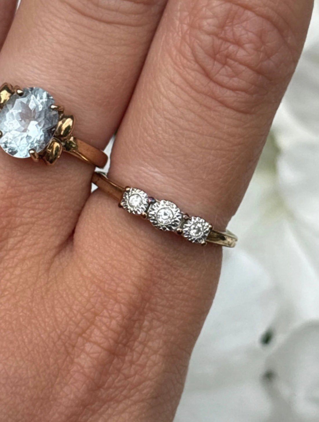 9 karaat gouden ring met 3 diamantjes, Met kristal, Verzenden, Zo goed als nieuw, 17 tot 18