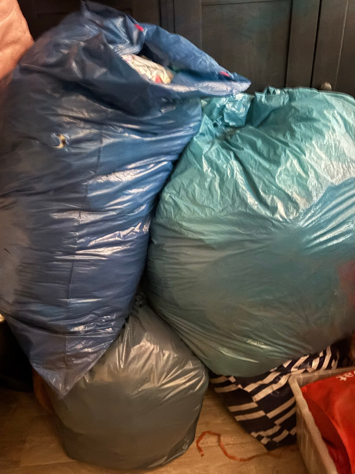 Grote partij kleding: dames, heren, kinderen, schoenen, jass, Ophalen, Gedragen