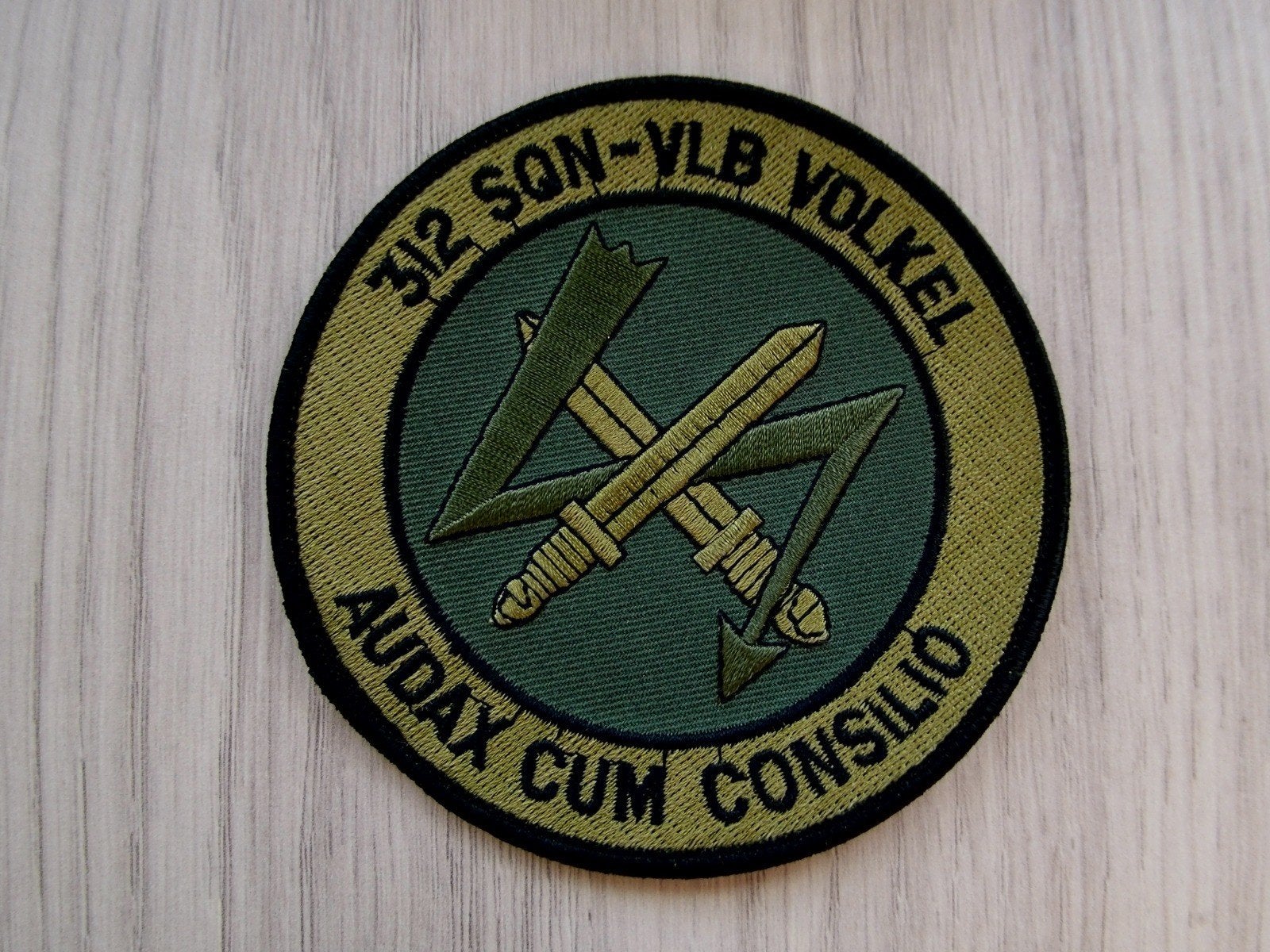 Patch RNLAF 312 Squadron Vliegbasis Volkel camo uitvoering, Verzenden, Luchtmacht, Nederland, Embleem of Badge