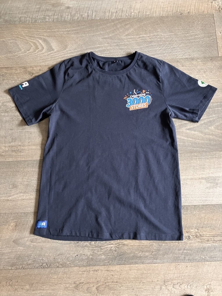 Celebrating 3000 stores Action T-shirt (L), Maat 52/54 (L), Blauw, Ophalen of Verzenden, Zo goed als nieuw