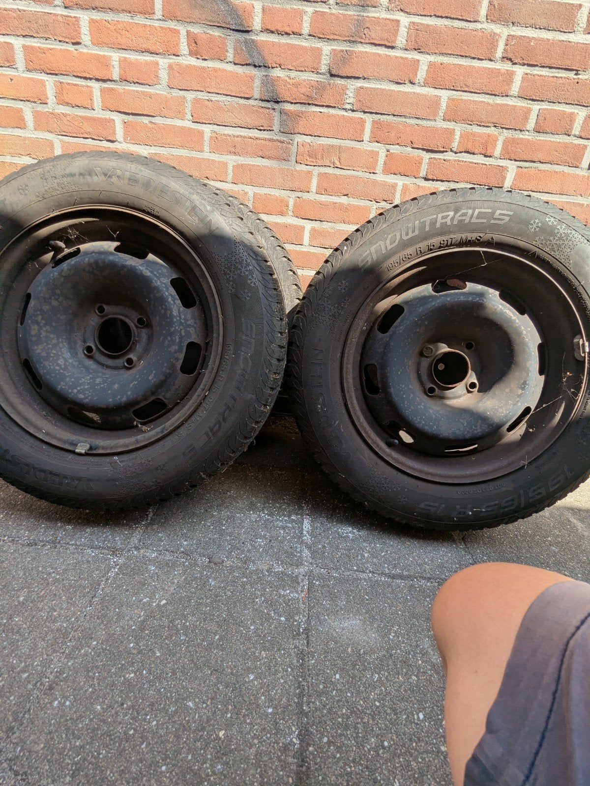 Winterbanden en een setje schroeven -Peugeot 207sw, Ophalen