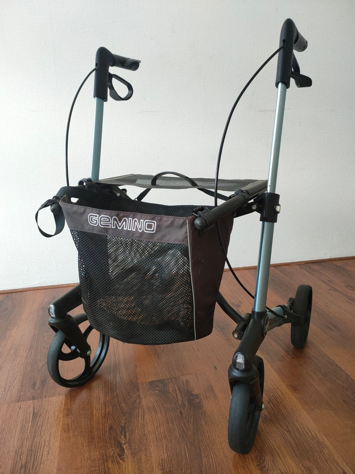 Rollator Gemino 30M Lichtgewicht, Ophalen, Lichtgewicht, Zo goed als nieuw