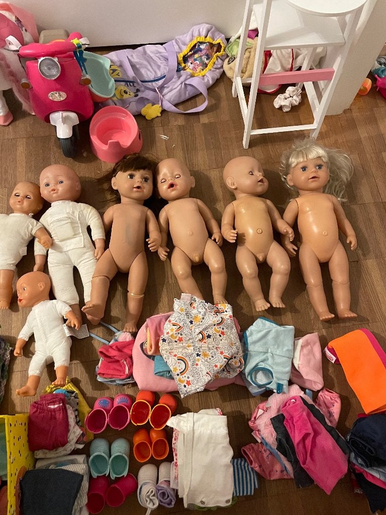 poppen met kleertjes/scooter/zitje/draagzak/potje/bed etc, Ophalen, Gebruikt, Babypop