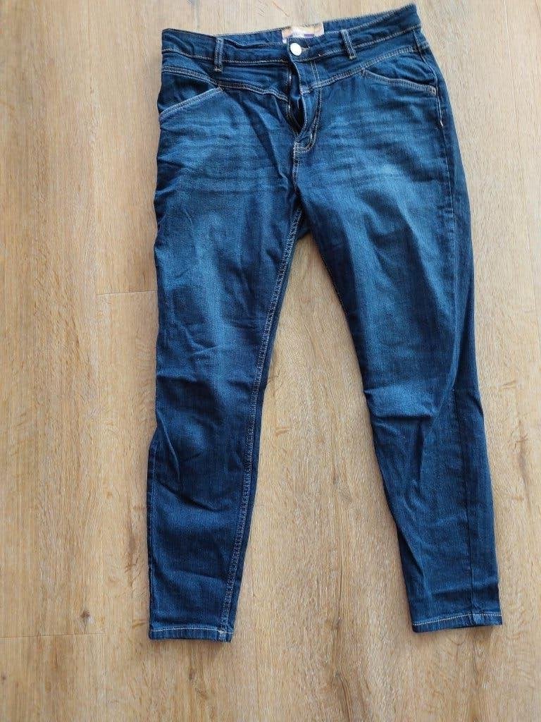 Mooie blauwe Dames Spijkerbroek Maat 42 nagenoeg nieuw, Kleding | Dames, Spijkerbroeken en Jeans, Blauw, Ophalen of Verzenden