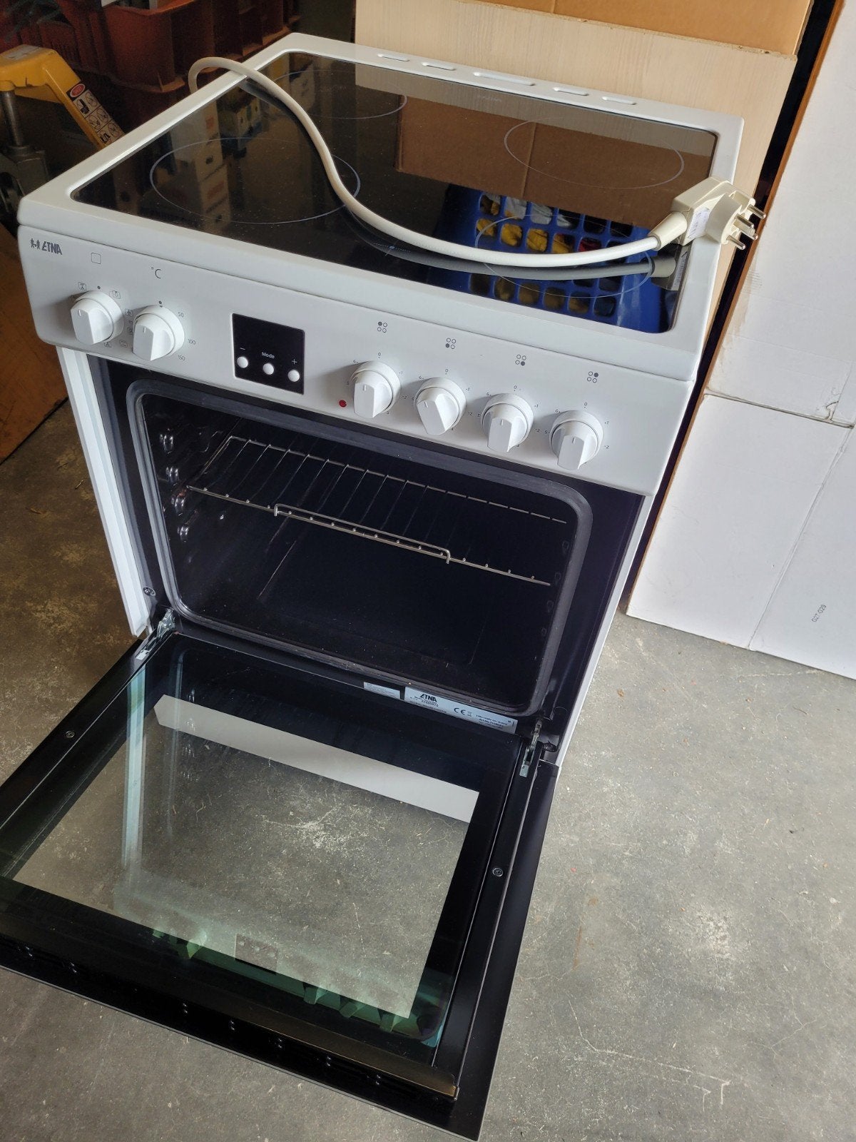 Elektrisch fornuis met oven en perlex, Witgoed en Apparatuur, Fornuizen, Ophalen, 4 kookzones, Zo goed als nieuw, Vrijstaand