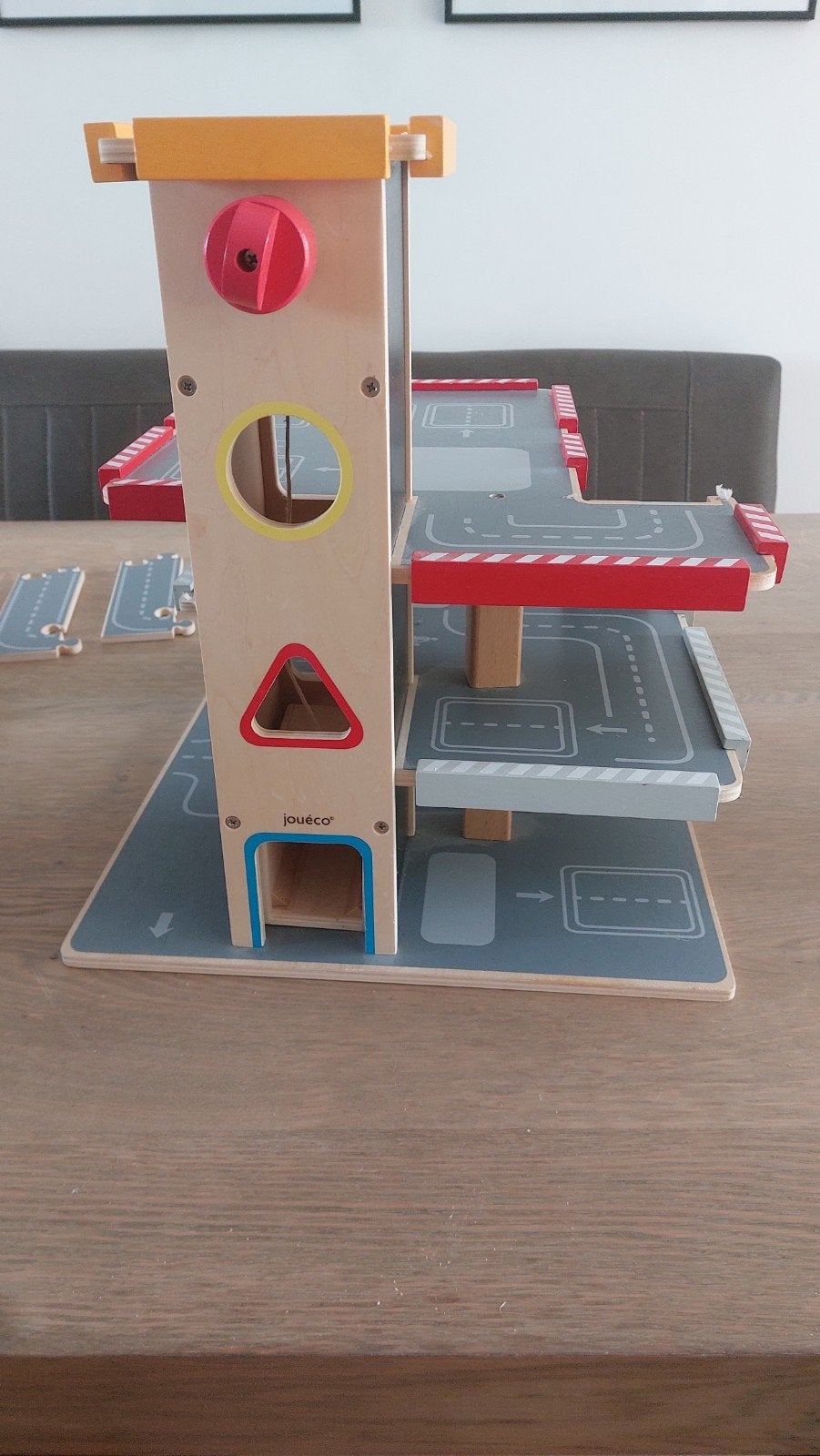 Jouéco houten garage met puzzelwegdelen, Ophalen of Verzenden, Zo goed als nieuw