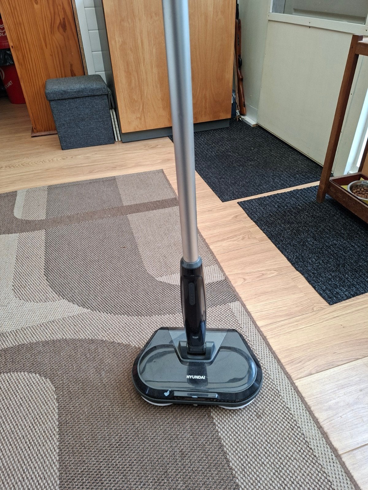 Een Hyundai schrobmachine., Huis en Inrichting, Ophalen of Verzenden, Overige typen