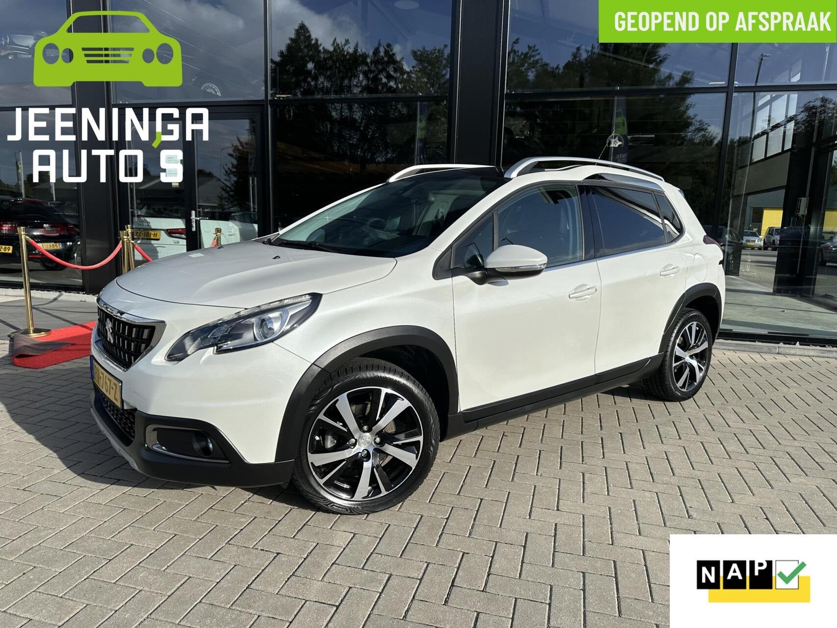 Peugeot 2008 1.2 PureTech |Camera|Pano|Trekhaak|Clima|LEES T, Auto's, Voorwielaandrijving, Origineel Nederlands, Bedrijf, Handgeschakeld