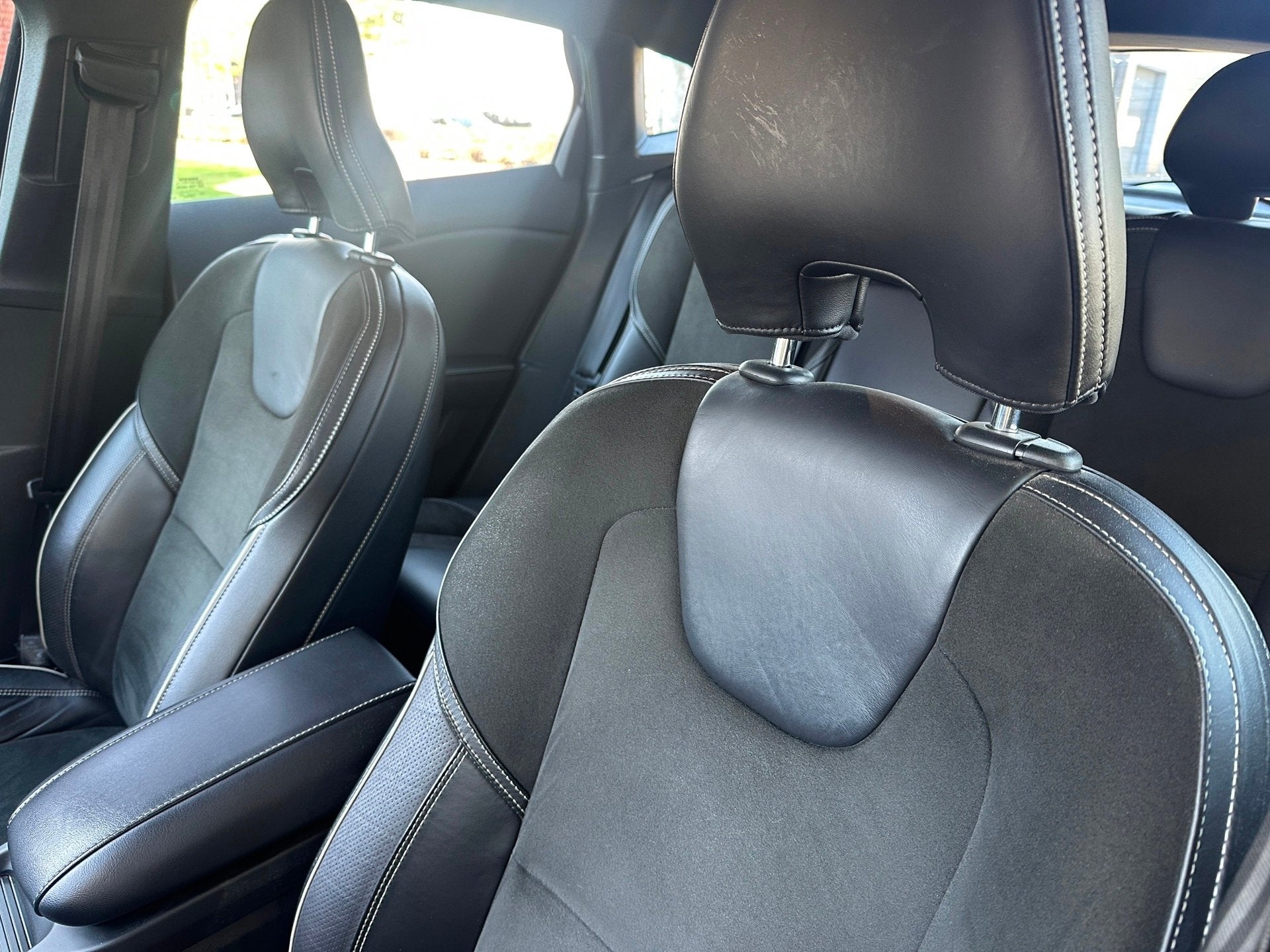 Volvo V40 2.0 D2 R-Design Business, leer, navi, stoelverwarm, Voorwielaandrijving, Dealer onderhouden, Gebruikt, 4 cilinders