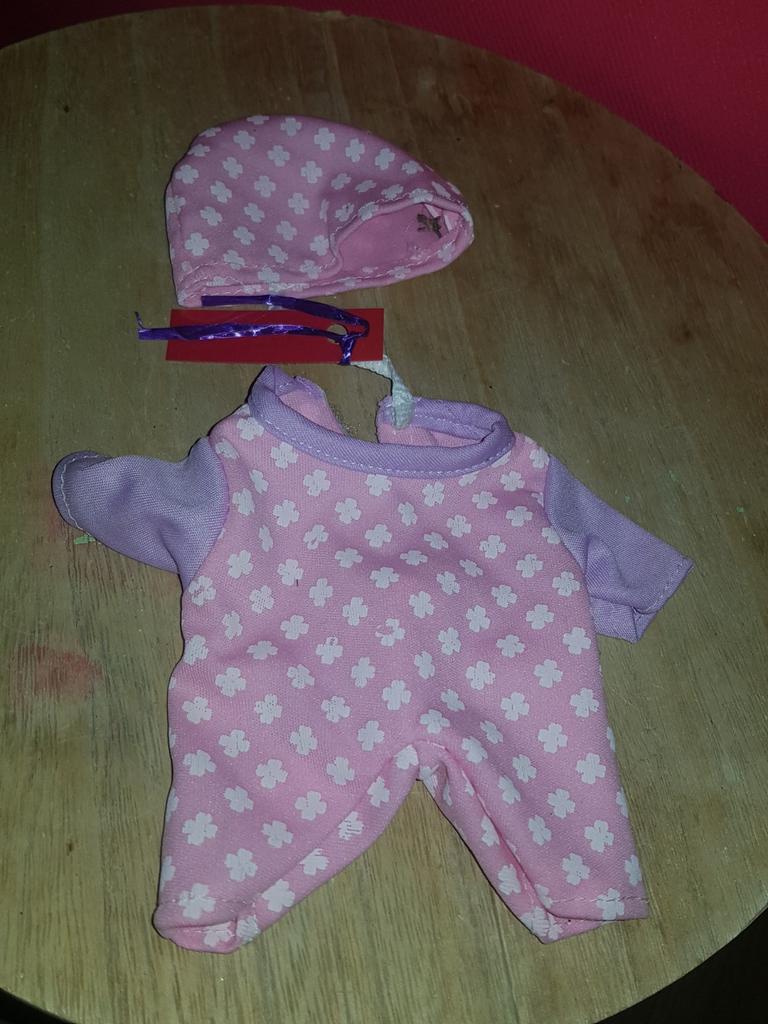 Pop kleertjes (049), Ophalen of Verzenden, Babypop