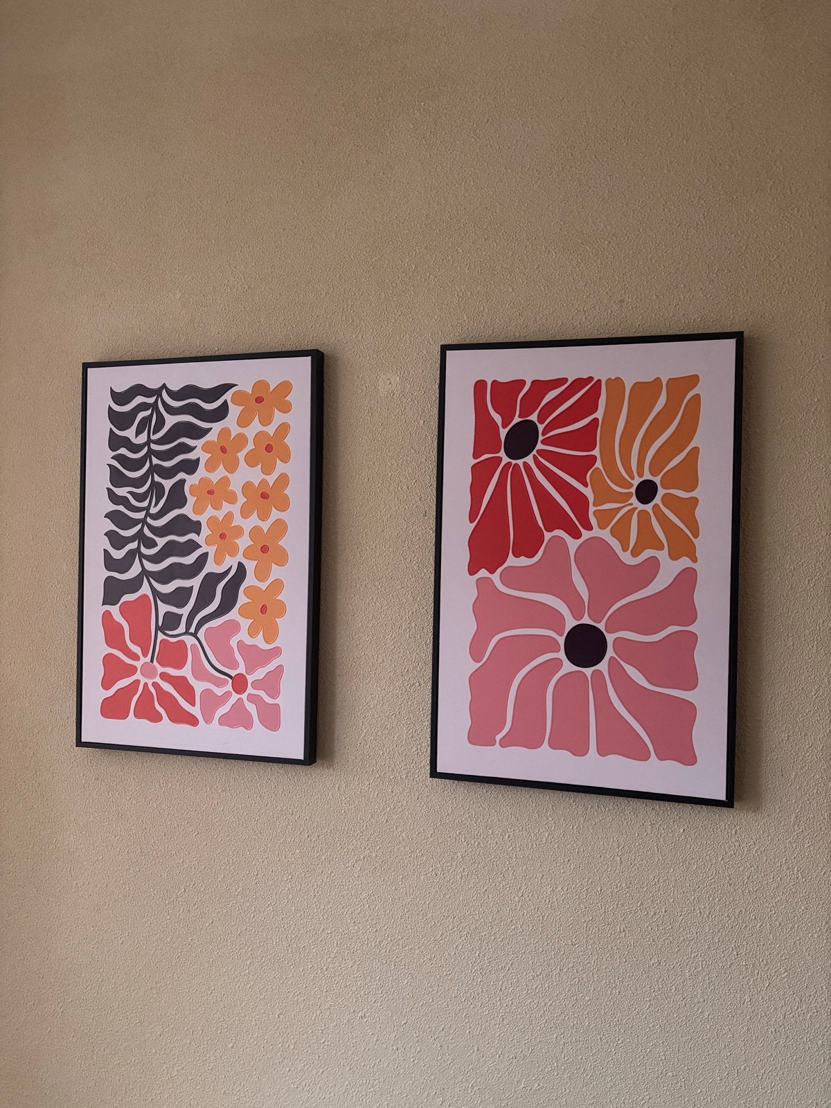 Set van 2 moderne bloemen schilderijen - 38x58 cm, Papier/karton, Ophalen of Verzenden, Ingelijst, Print