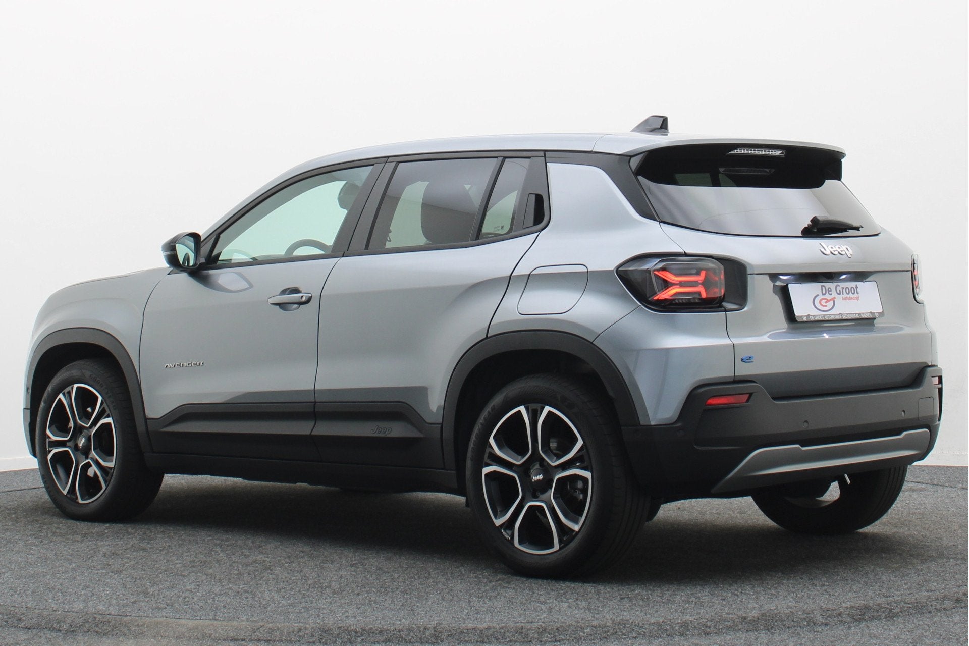 Jeep Avenger Summit 54 kWh Camera, Apple CarPlay, LED, ACC,, Auto's, 394 km, Gebruikt, Zwart, 156 pk