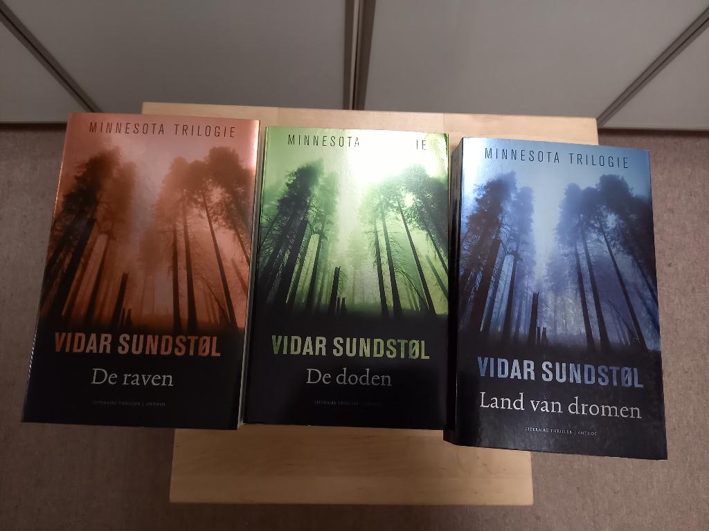 Land Dromen, De Doden, De Raven Minnesota (Vidar Sundstøl), Ophalen of Verzenden, Gelezen, Scandinavië