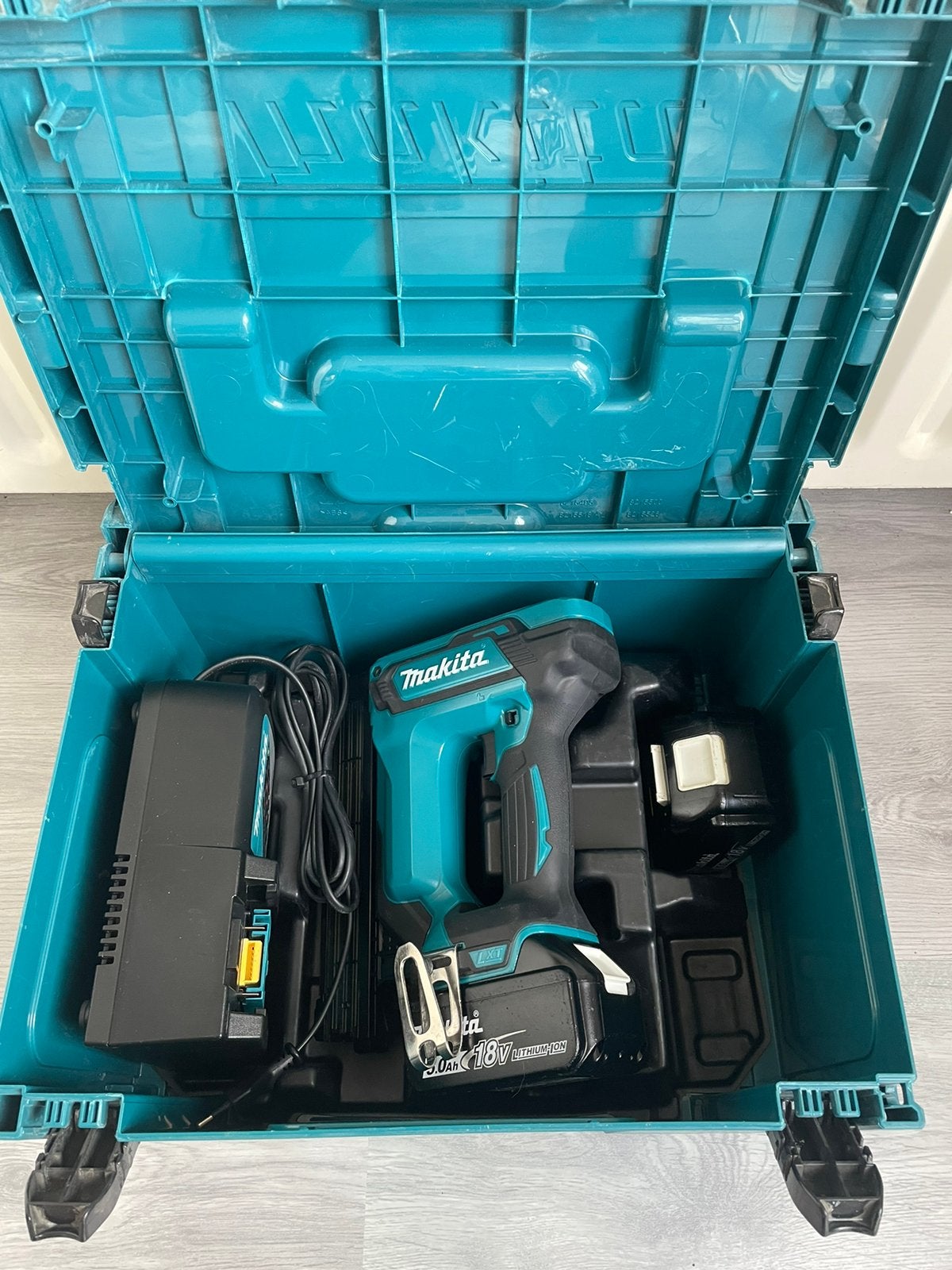 Makita DBN350 set, Ophalen, Zo goed als nieuw, Mdf, Plinten