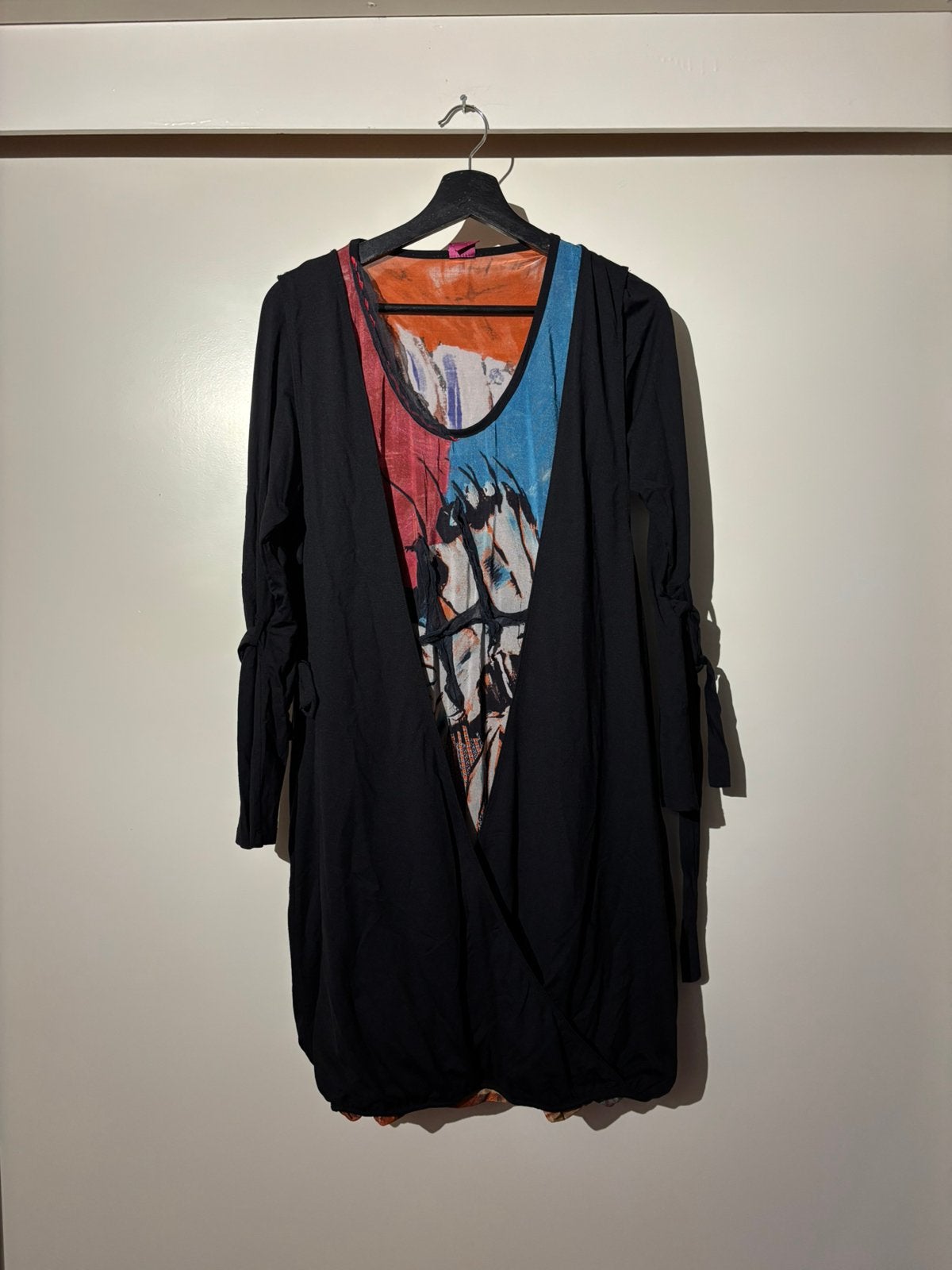 Zwart met gekleurde save the queen jurk maat M, Kleding | Dames, Ophalen of Verzenden, Zo goed als nieuw, Maat 38/40 (M), Zwart