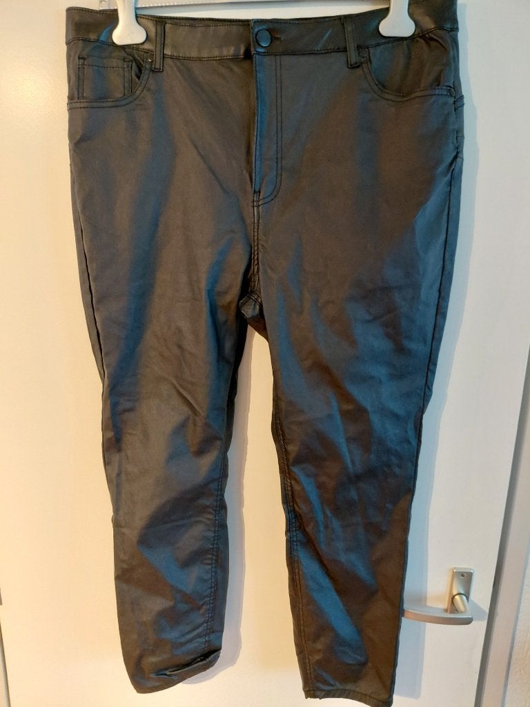 Broek mt50 elast zwart glans, Kleding | Dames, Broeken en Pantalons, Zwart, Maat 46/48 (XL) of groter, Ophalen of Verzenden, Zo goed als nieuw