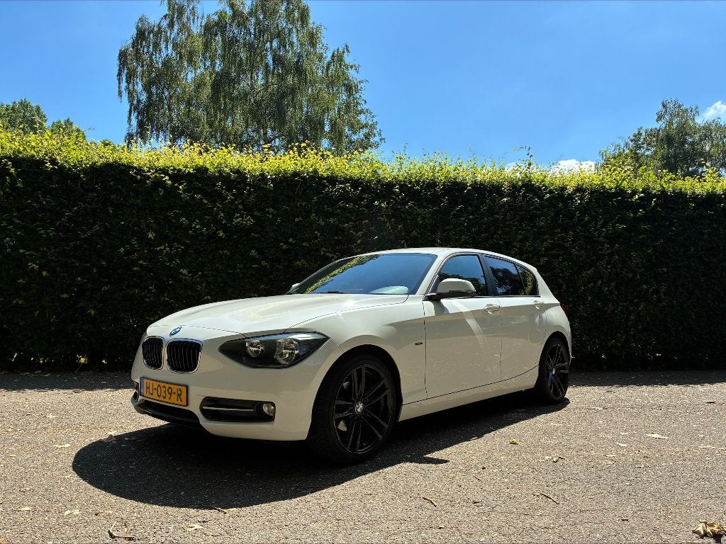 BMW 1-Serie 116i 136PK 5D Automaat 2015, Auto's, BMW, 4 cilinders, Wit, 1200 kg, 650 kg