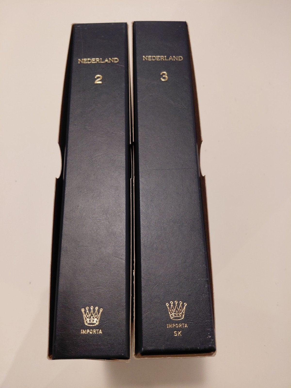 2 Luxe Importa Albums Nederland 1996-2011 leuk gevuld, Ophalen of Verzenden