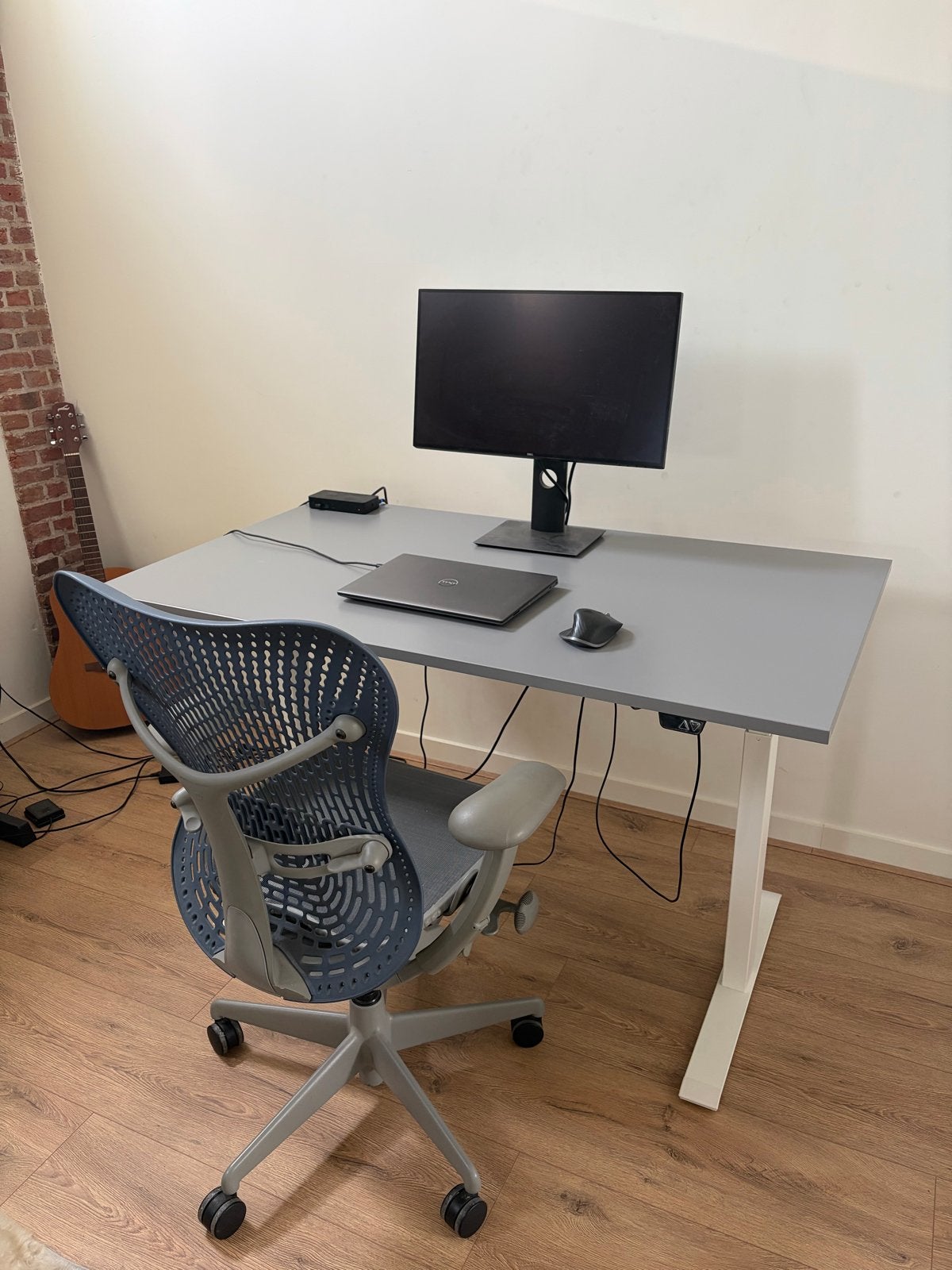 IKEA Rodulf Zit-sta bureau - Grijs/Wit (140x80 cm), Huis en Inrichting, Ophalen, Zit-sta bureau, Elektrisch, Spaanplaat of MDF