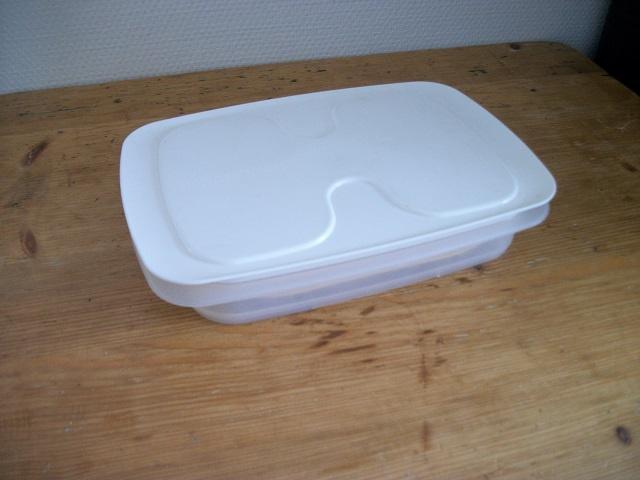 Tupperware Vleeswarenbakje met Rooster ( wit ), Ophalen of Verzenden, Gebruikt, Wit, Overige typen