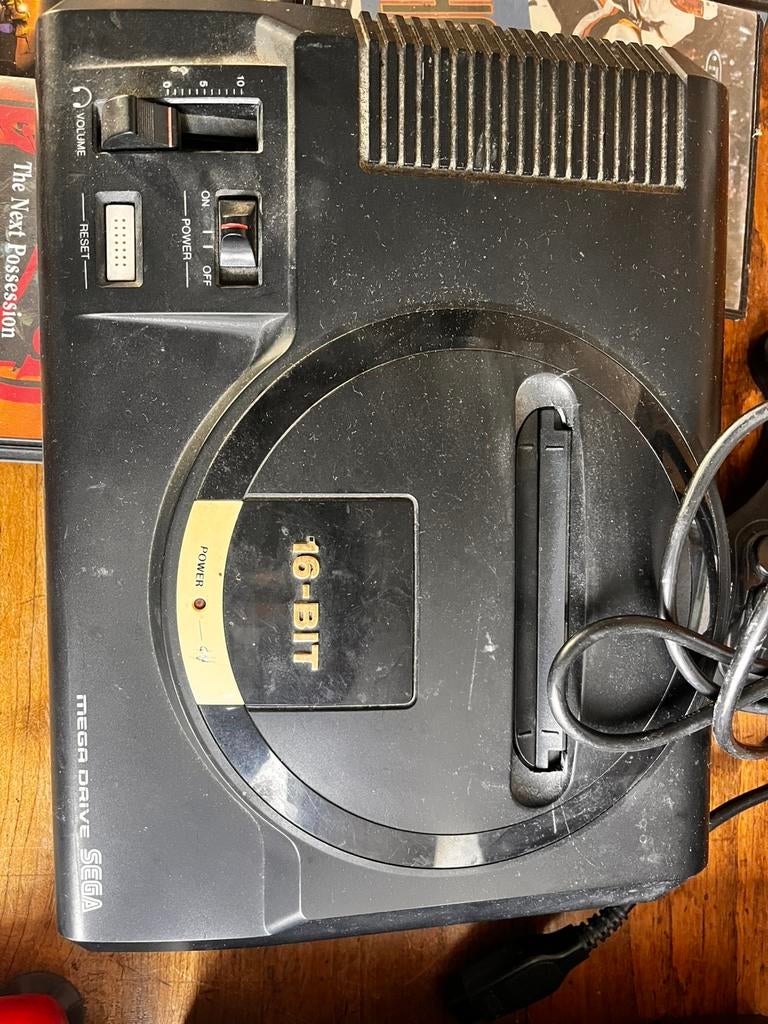 Sega spelcomputers te koop, Spelcomputers en Games, Spelcomputers | Sega, Ophalen, Mega Drive, Met 2 controllers, Gebruikt