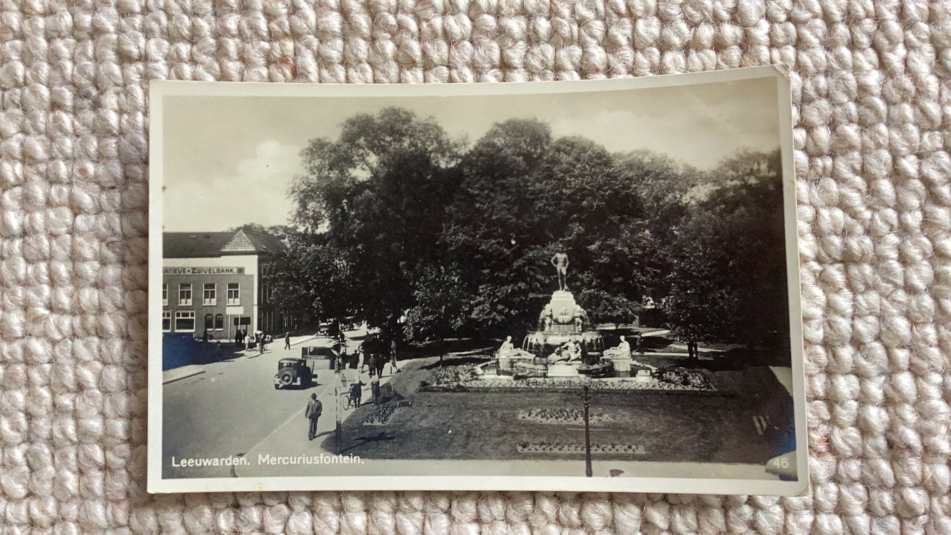 Ansichtkaart Leeuwarden Mercuriusfontein 1937. 999, Verzamelen, Ophalen of Verzenden, 1920 tot 1940, Gelopen, Friesland