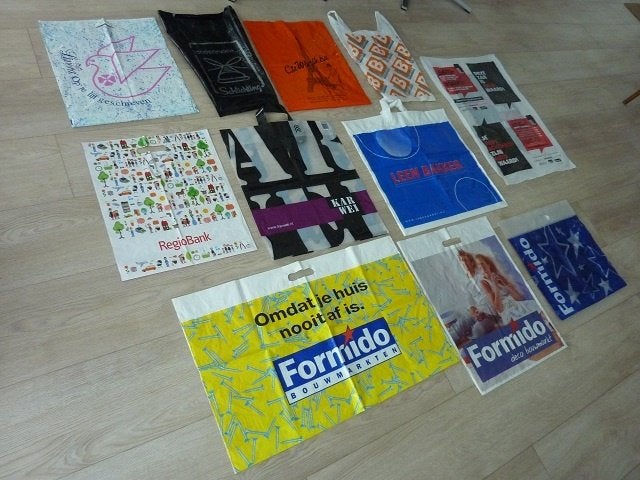 kunststof zakken winkels - goede doelen enz RETRO +/- 20 st, Verzamelen, Ophalen, Gebruikt