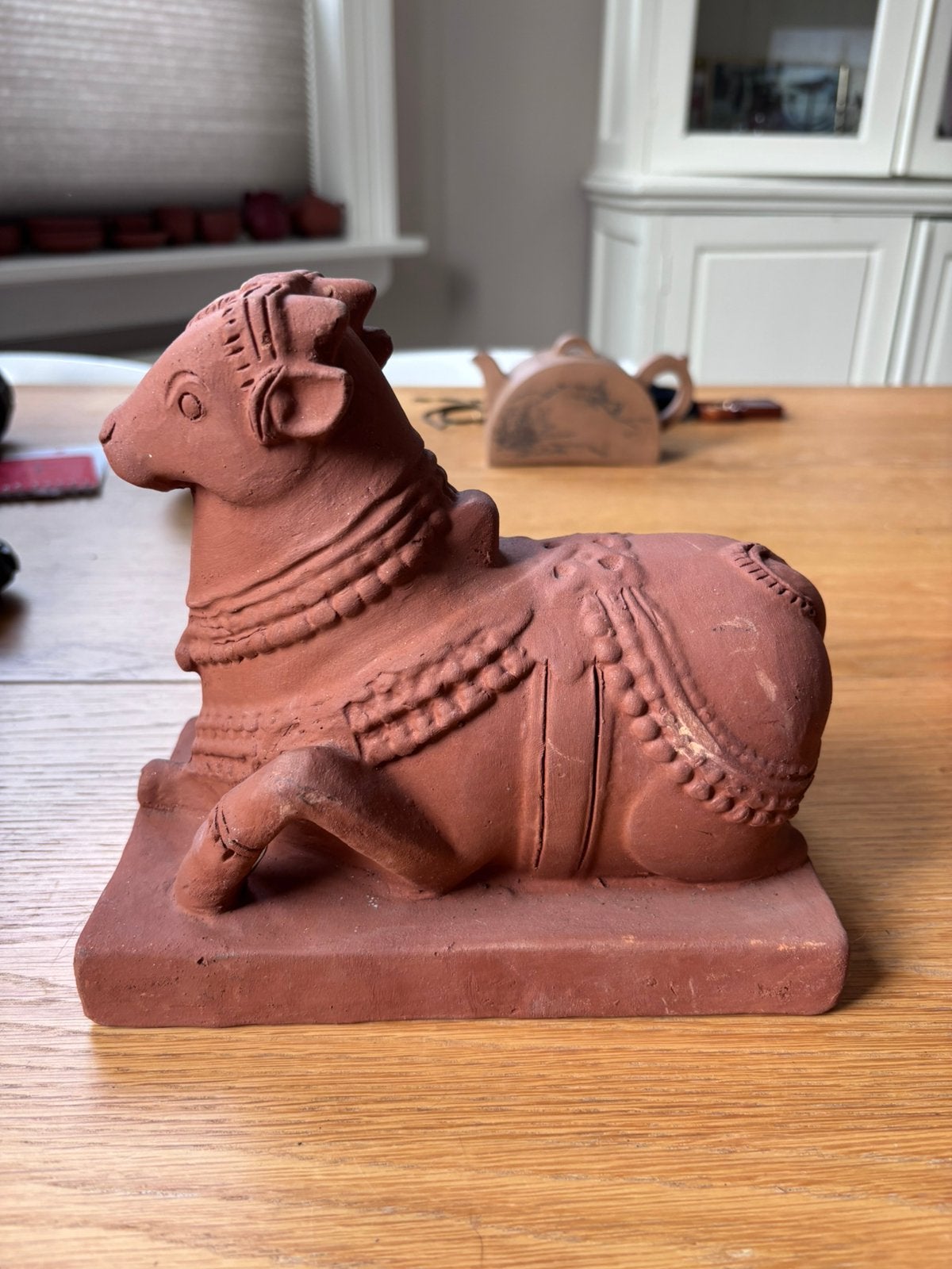 Terracotta beeldje van Nandi, Ophalen, Gebruikt, Steen/keramiek
