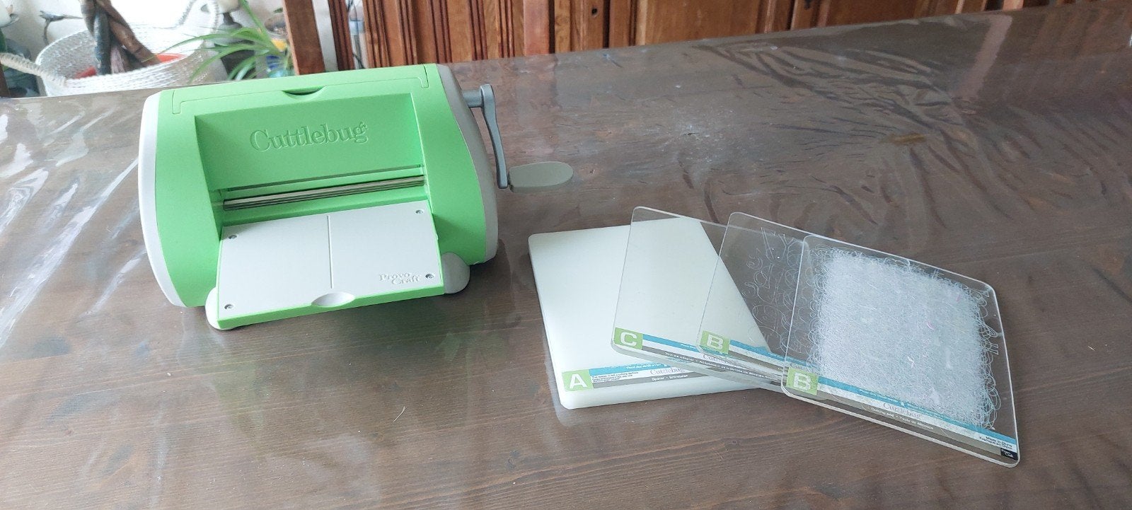 Cricut Cuttlebug snij- en embossingmachine met accessoires, Hobby en Vrije tijd, Abstract, Gebruikt, Groen, Ophalen of Verzenden