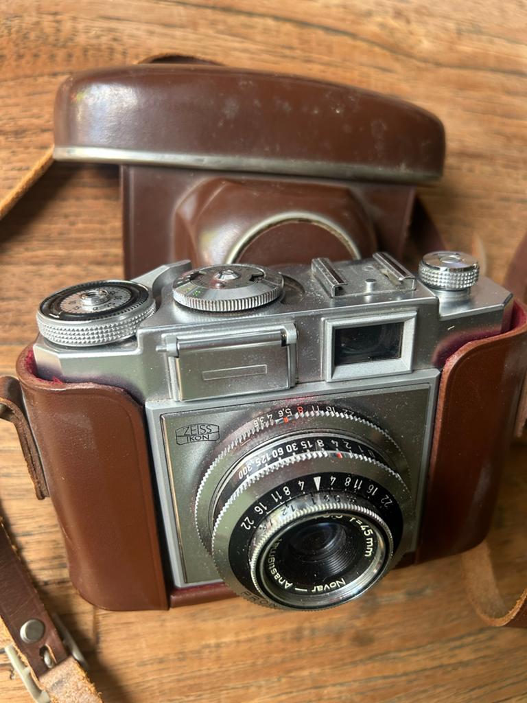 Vintage Zeiss Ikon Contina IIa camera met lederen tas, Ophalen of Verzenden, Gebruikt, Compact, Overige Merken