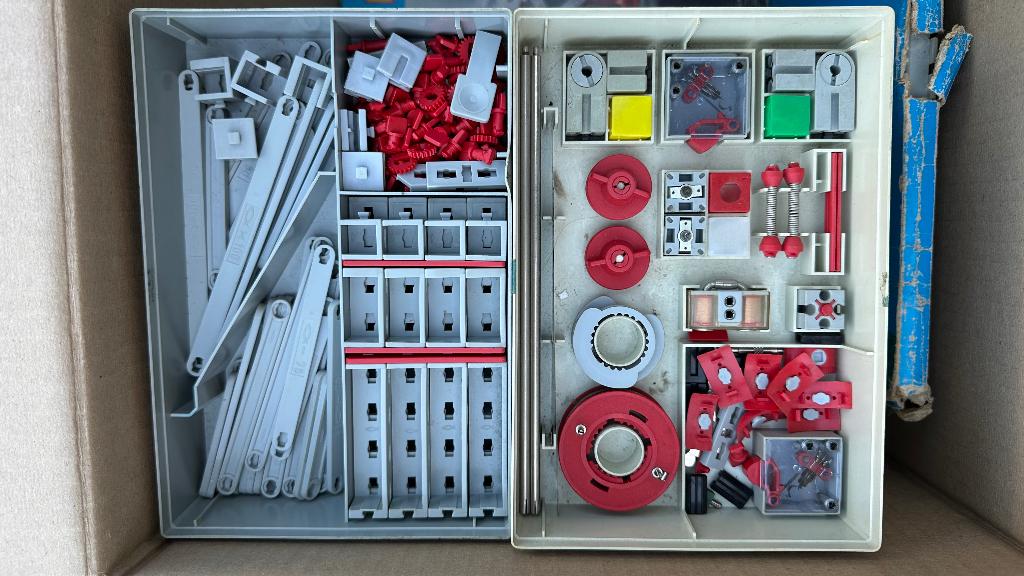 Grote partij vintage Fischertechnik bouwsets+losseonderdelen, Ophalen, Gebruikt, Bouwen, Met licht