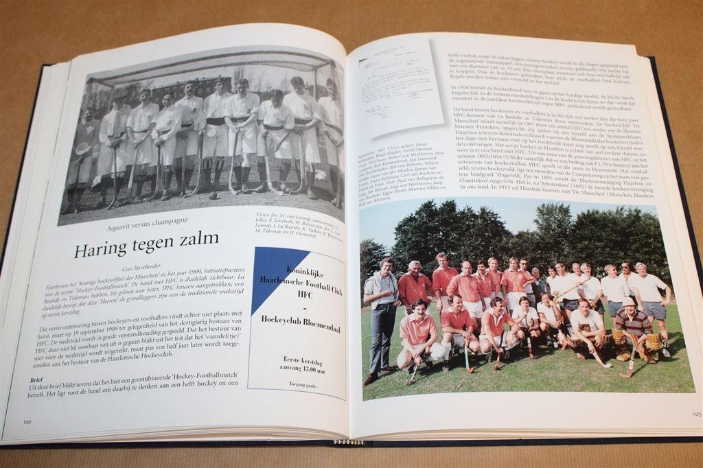 Koninklijke HFC — 125 Jaar Voetbalhistorie 1879-2004, Ophalen of Verzenden, Gelezen, Watersport en Hengelsport