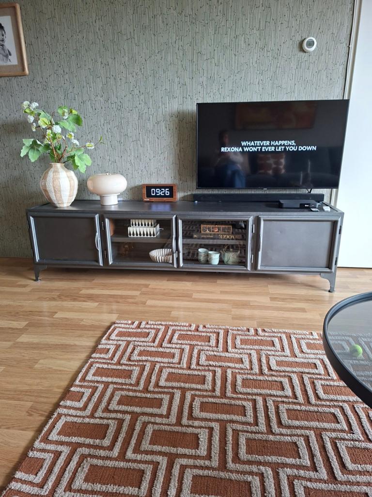 Zwaar metalen tv meubel, Ophalen of Verzenden, Zo goed als nieuw, 200 cm of meer, Minder dan 100 cm